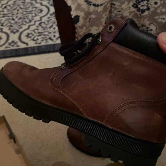 Timberland Hiking Boots. Made of fine leather & worn twice at best. Size 8.5… - Picture 2 of 10